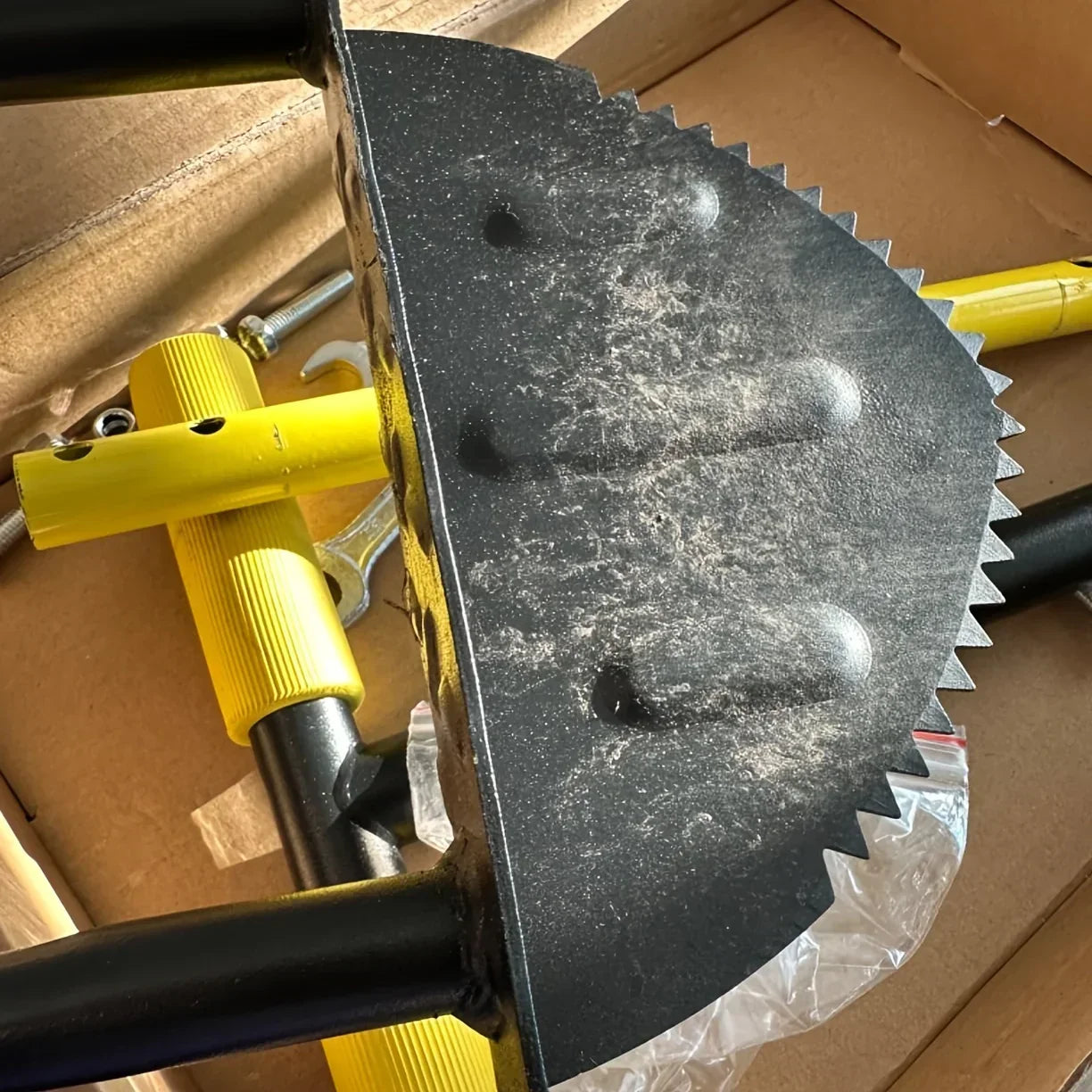 Wearclo | EdgeMaster Lawn Edger | Half-Moon Design with Wavy Edge | Manual Tool for Clean Lawn Edges & Beds