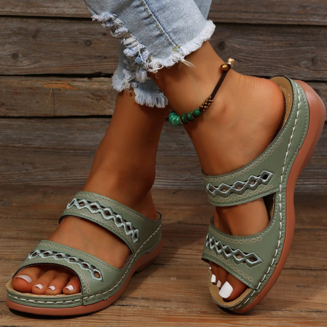 Wearclo | Women's Slide Sandals with Decorative Straps