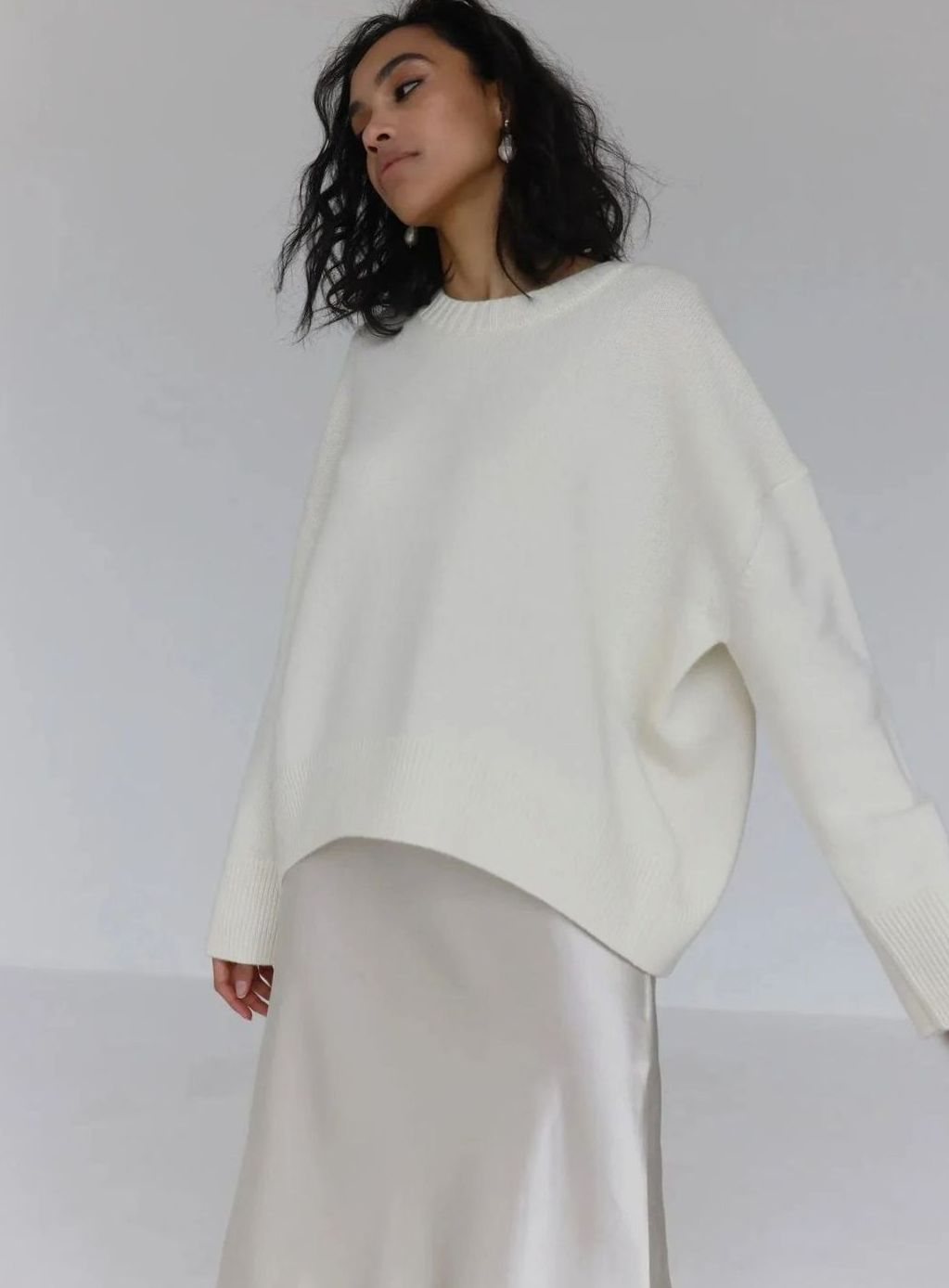 Women's Oversized Crew-Neck Long-Sleeve Lightweight Knit Sweater