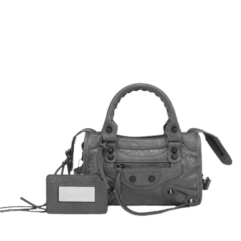 Aria – Elegant handbag with secure pockets and multiple compartments