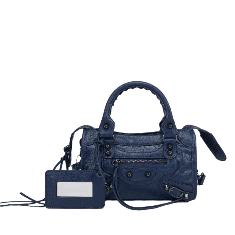 Aria – Elegant handbag with secure pockets and multiple compartments