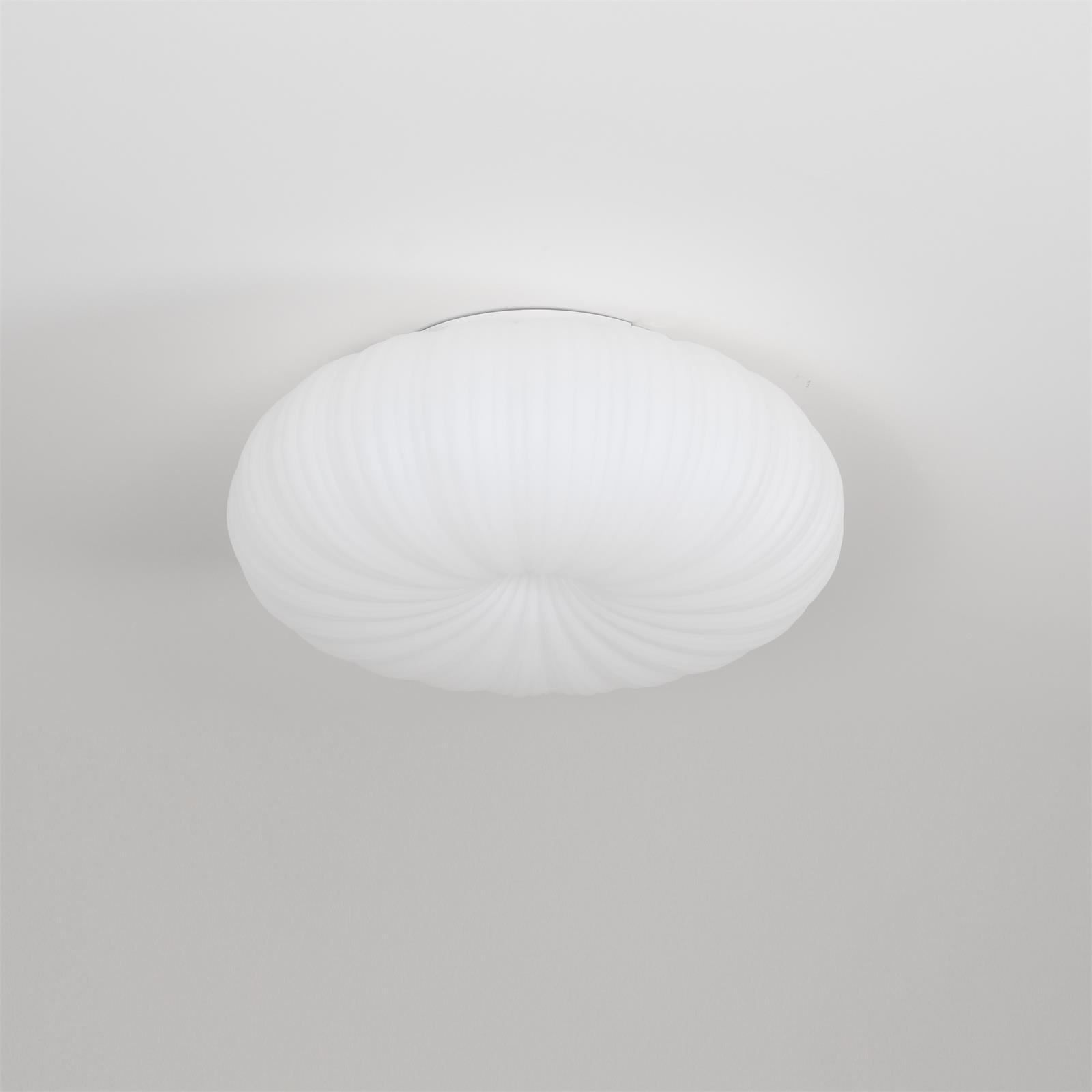 Stylish elegance that will brighten up the space!