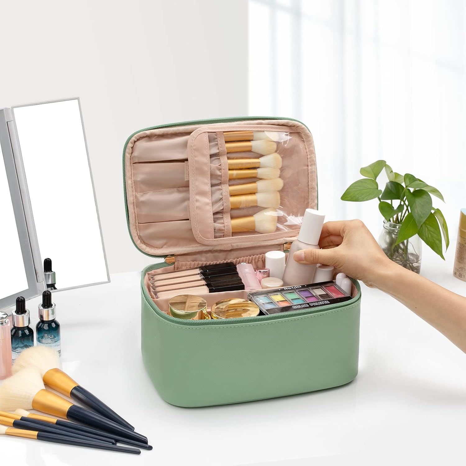 Travel-friendly Make-up Organizer with Dividers