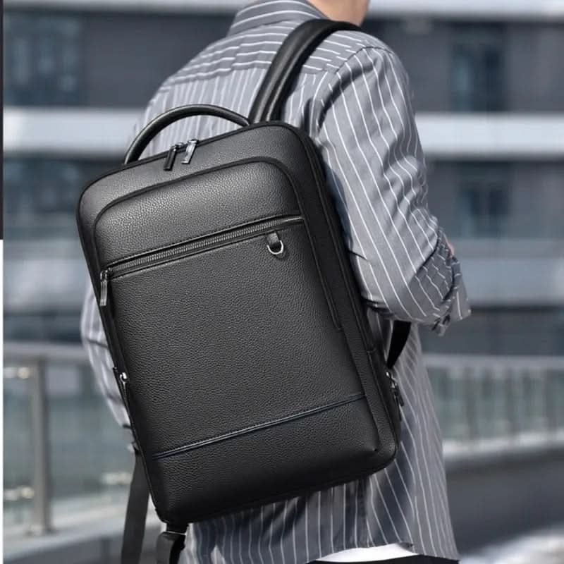 URBANVAULT – Intelligent USB Backpack for Work and Everyday Travel