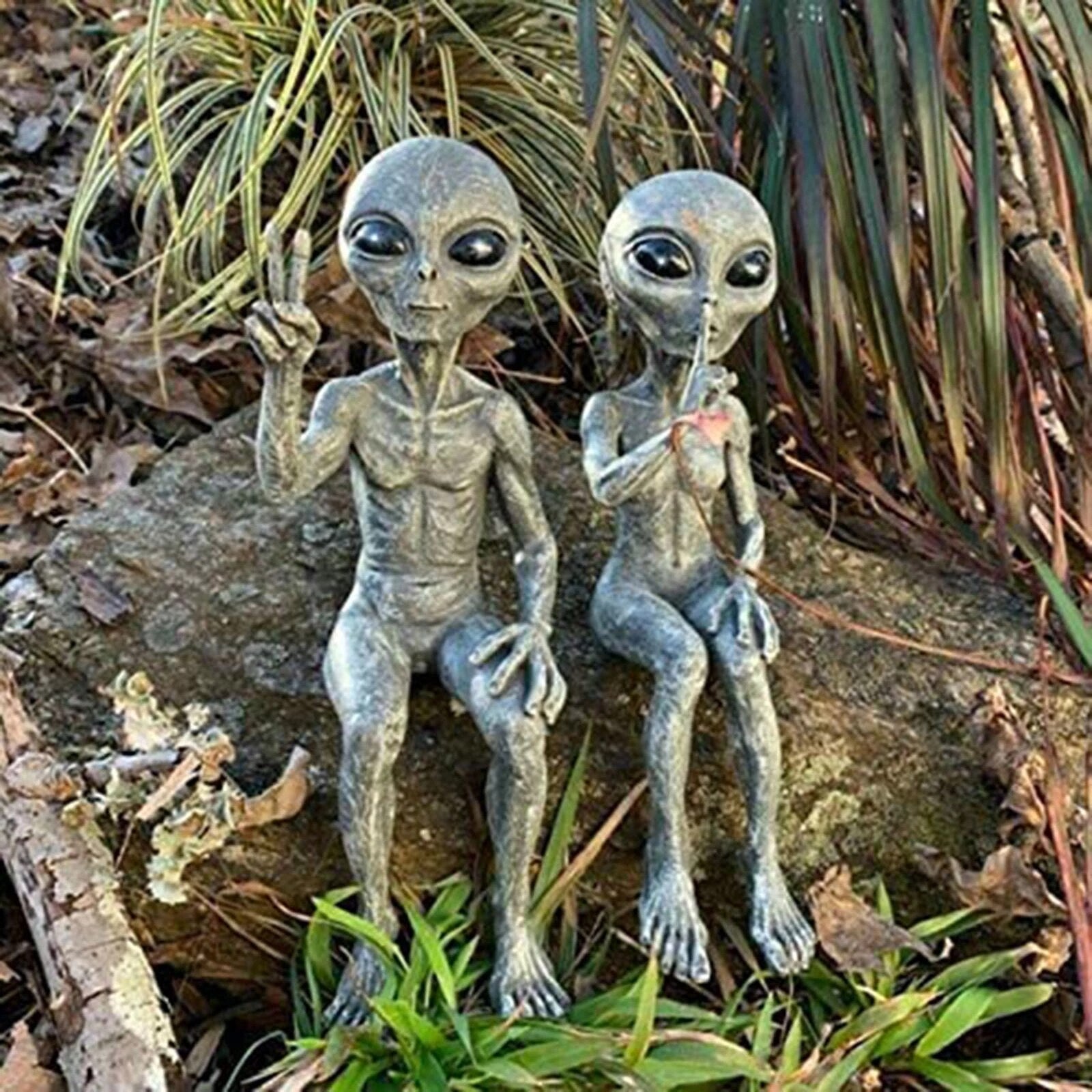 Wearclo | Alien Statue made of Resin for Garden & Outdoor Area