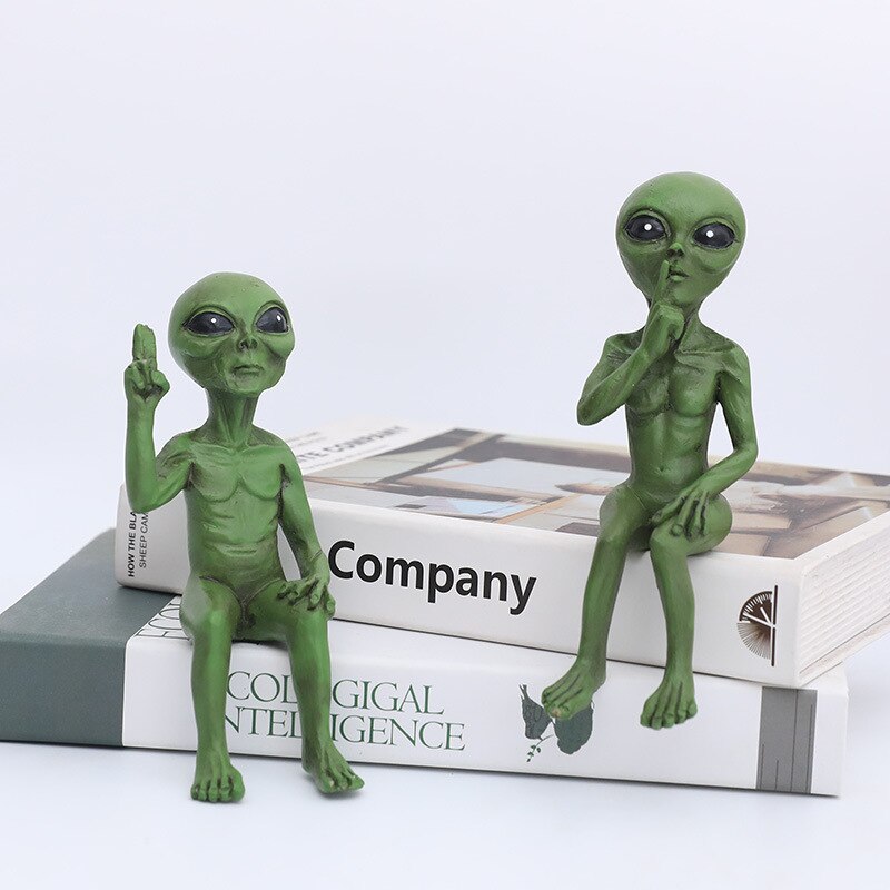 Wearclo | Alien Statue made of Resin for Garden & Outdoor Area