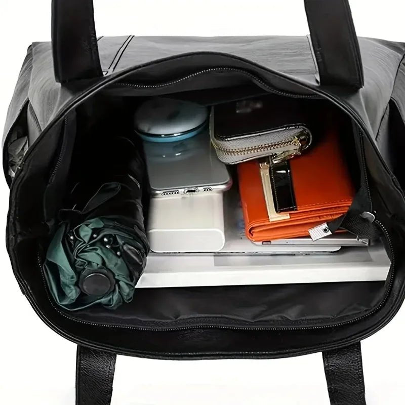 Wearclo | Elegant leather shoulder bag with a retro touch and smooth surface