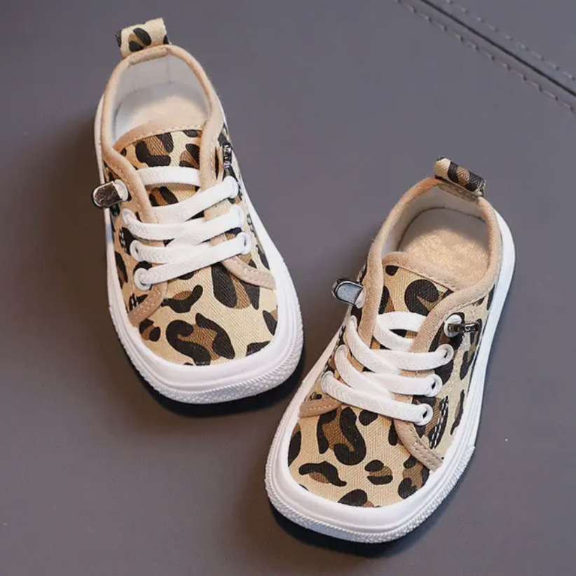 Wearclo | Ergonomic Barefoot Sneakers for Kids - FlexiSteps