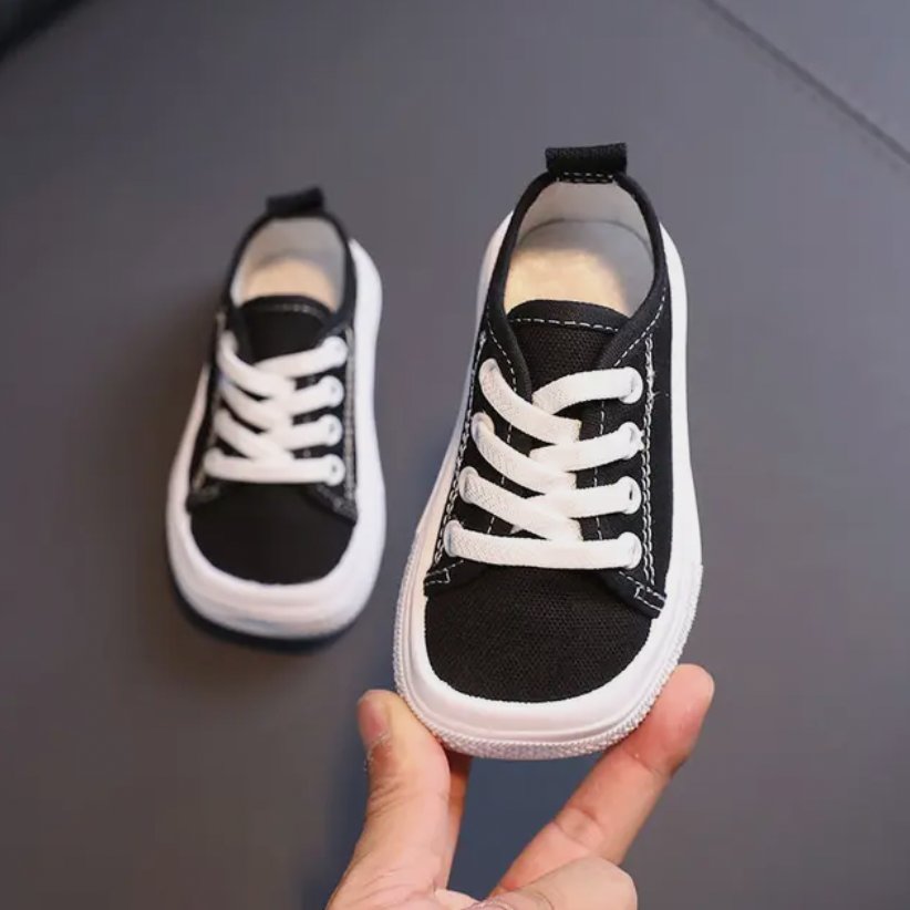 Wearclo | Ergonomic Barefoot Sneakers for Kids - FlexiSteps