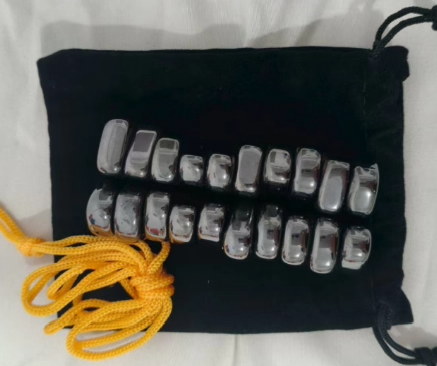 Wearclo | Magnetic chess game for travelling & strategy