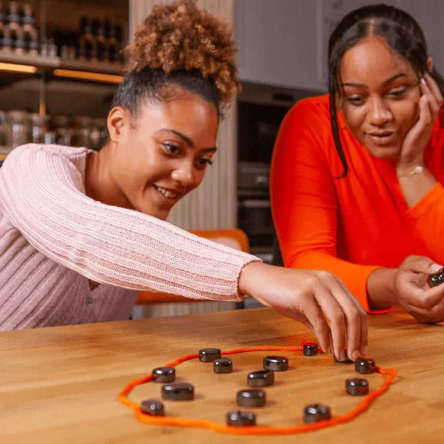 Wearclo | Magnetic chess game for travelling & strategy