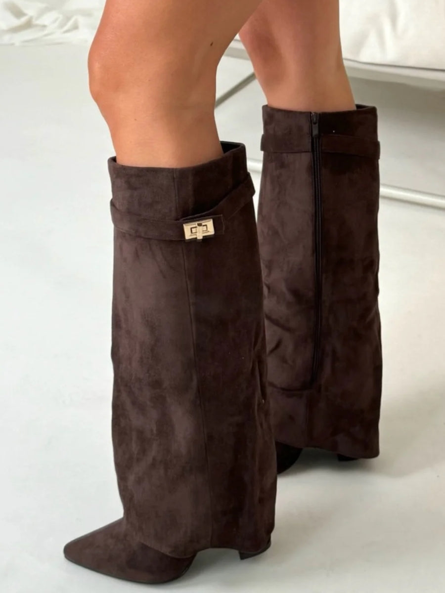 Wearclo | Women's Shoes in Leather with Metal Details | Everyday