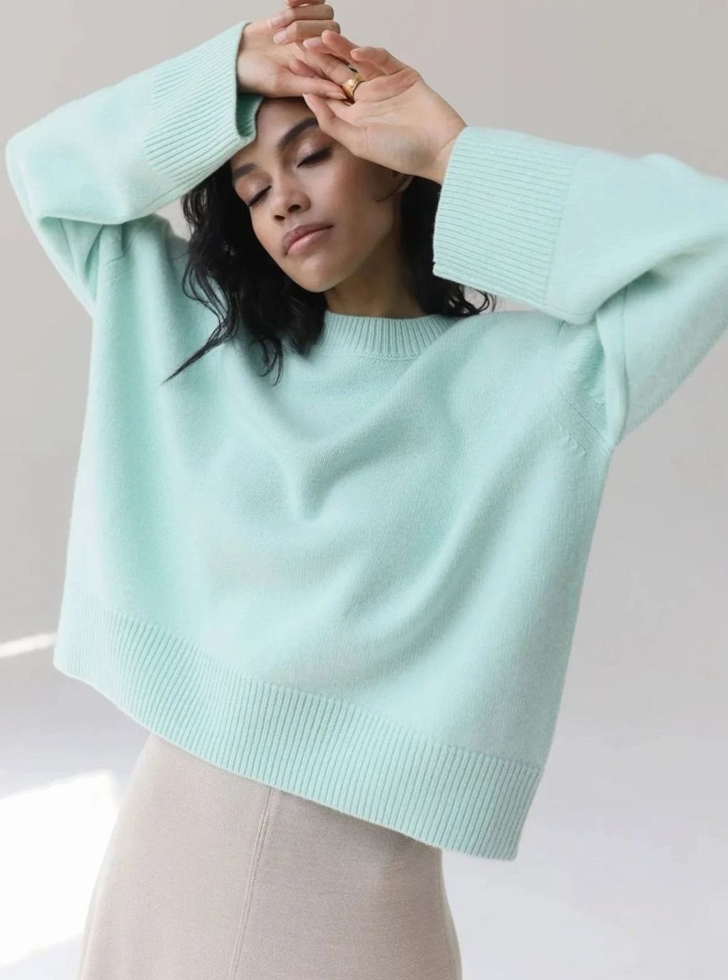 Women's Oversized Crew-Neck Long-Sleeve Lightweight Knit Sweater