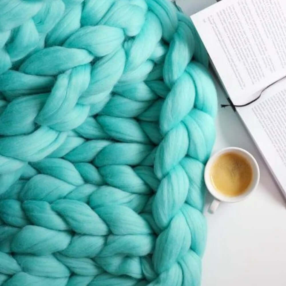 XXL Chunky Knitting Yarn Cosy Throw - Soft and Voluminous DIY Blanket
